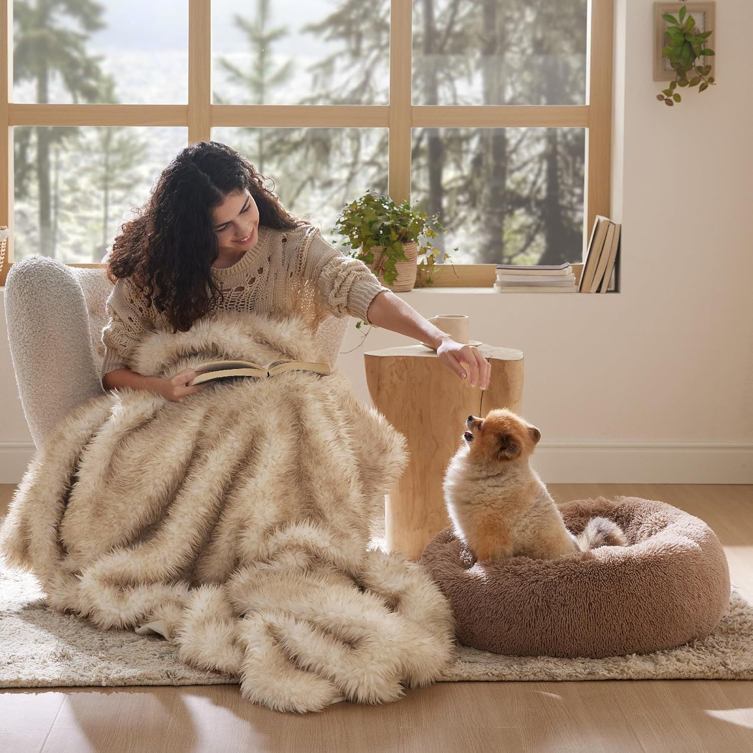 Solid Color Non-slip Round Fluffy Plush Pet Bed
